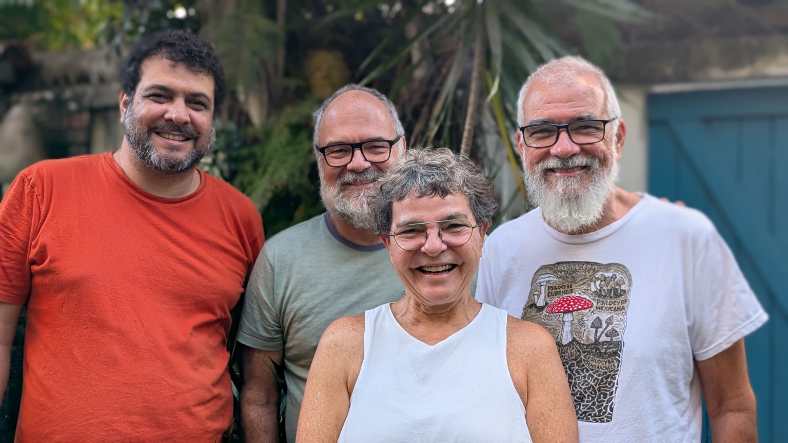 O curador Julio Cavani com os artistas José Paulo, Christina Machado e Maurício Castro.